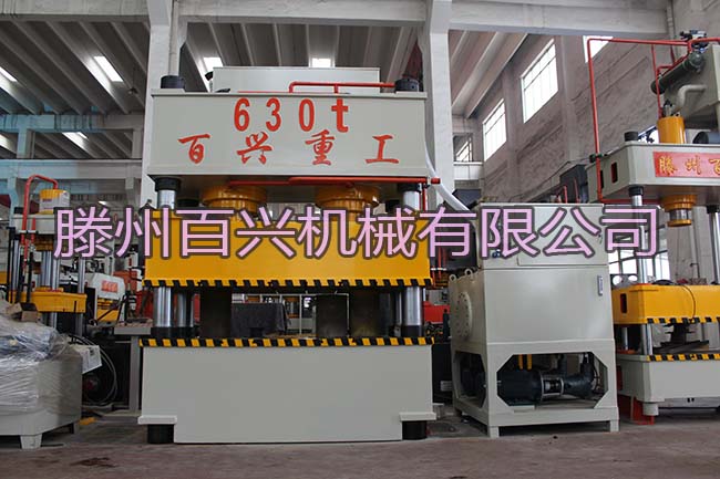 630噸四柱液壓機(jī)實圖拍攝