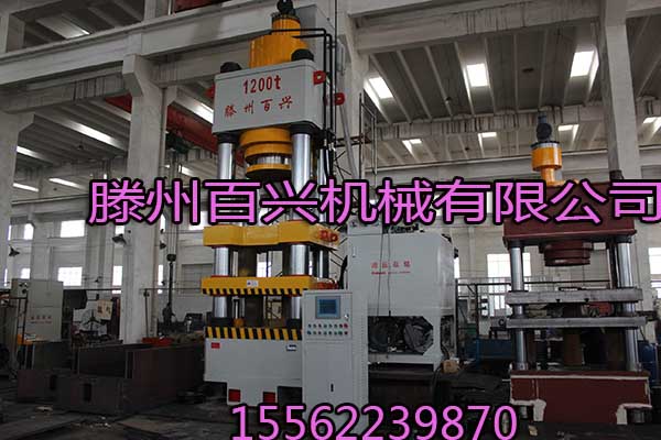 1200噸四柱液壓機側(cè)面實圖