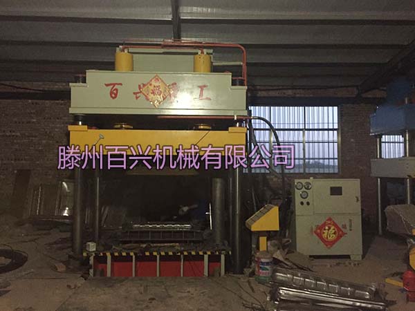 315噸拉伸機(jī)在客戶(hù)廠內(nèi)拍攝