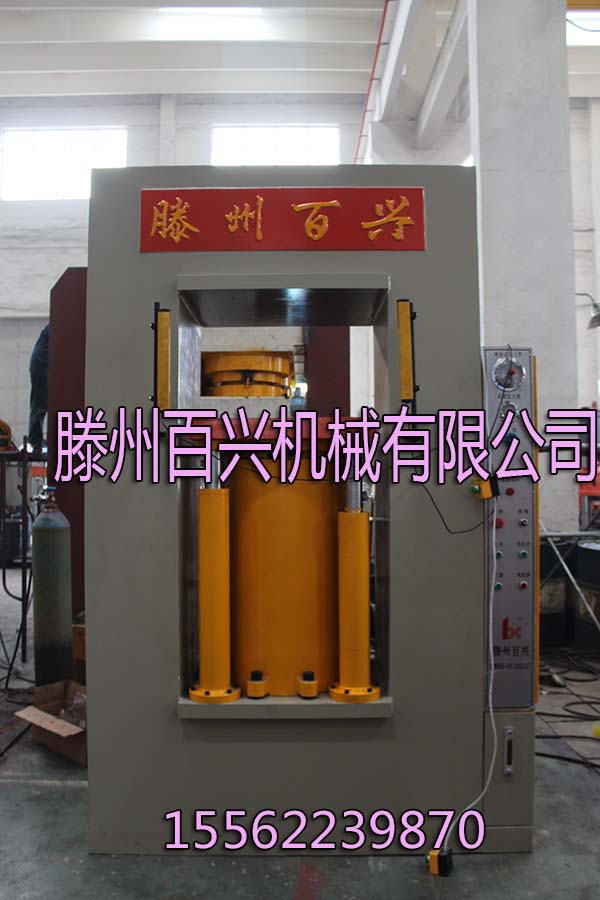 315噸下頂式龍門液壓機(jī)實圖