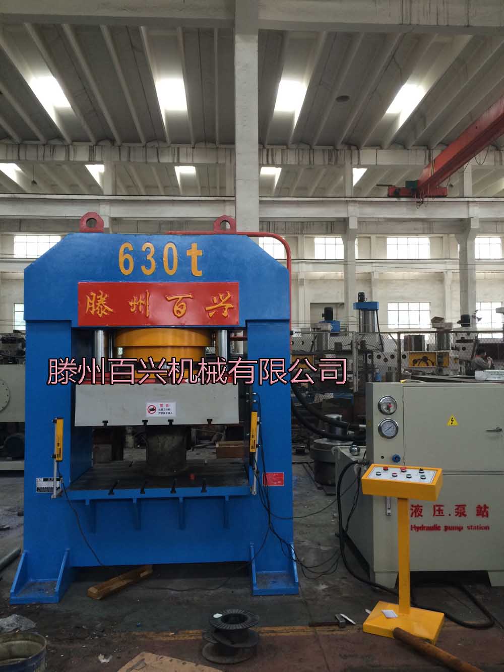 滕州百興630噸龍門液壓機(jī)實(shí)圖