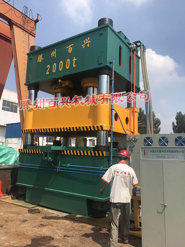 滕州百興2000噸伺服液壓機(jī)產(chǎn)內(nèi)實(shí)景拍攝
